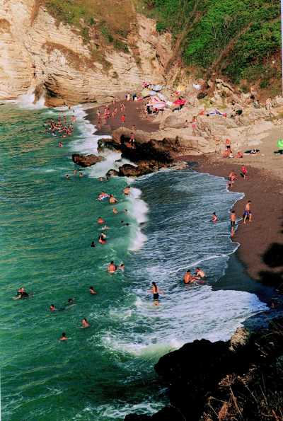 Ceneviz Kalesi ve Plajı